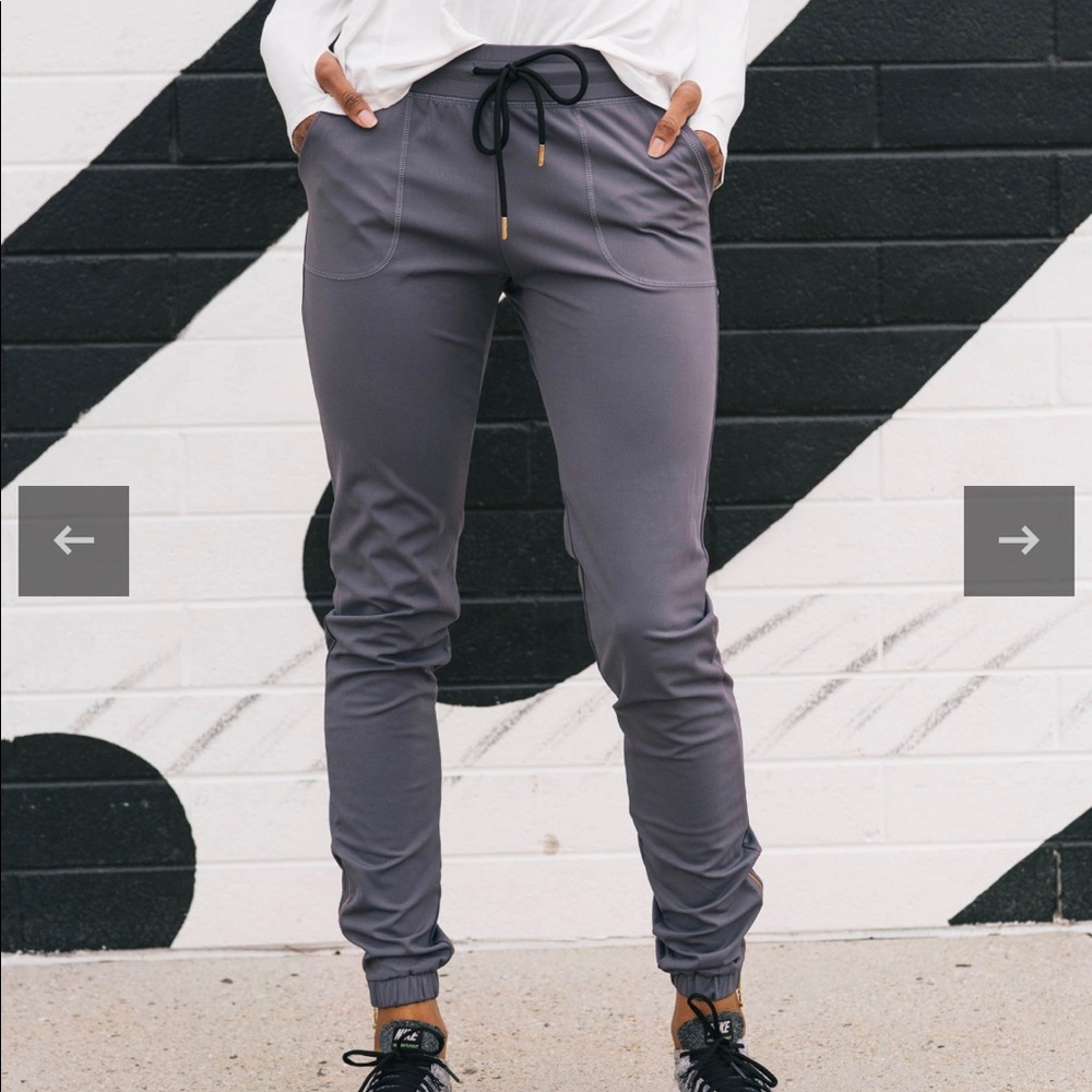 XL Zyia Dark Gray Peak Zipper Jogger 31”
